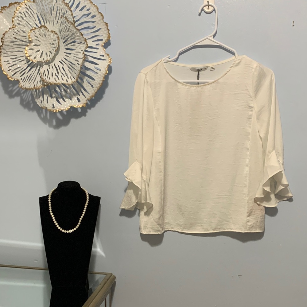 Only NWT White, beautiful blouse, size 34